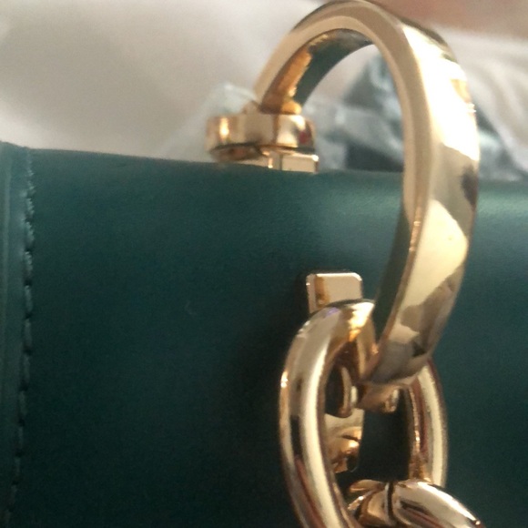 Francesca’s CROSSBODY CHAIN BAG- GREEN - Picture 4 of 6